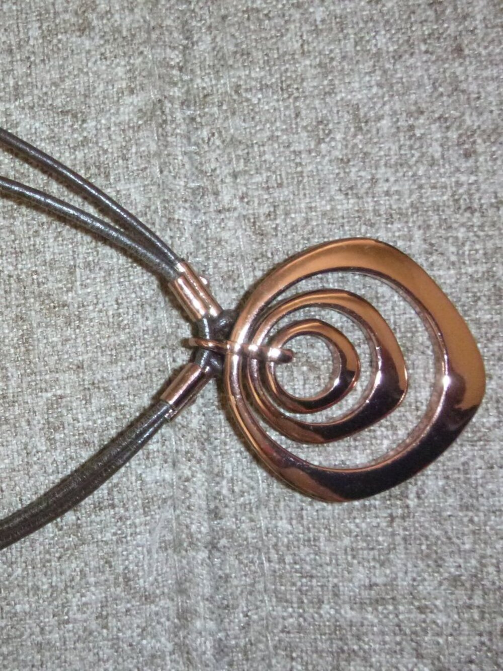 Metal Rose Gold Tone Circle Necklace